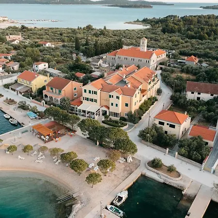 Spongiola Hotel 4*