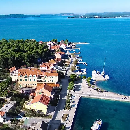 Spongiola מלון 4*