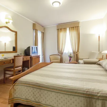 Otel Spongiola 4*