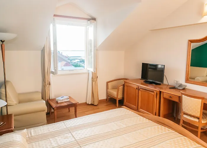 斯庞吉欧拉酒店 4*